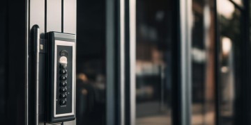 物业擅自改门禁密码违法吗？